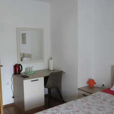 Holidays 1 Apartment Split